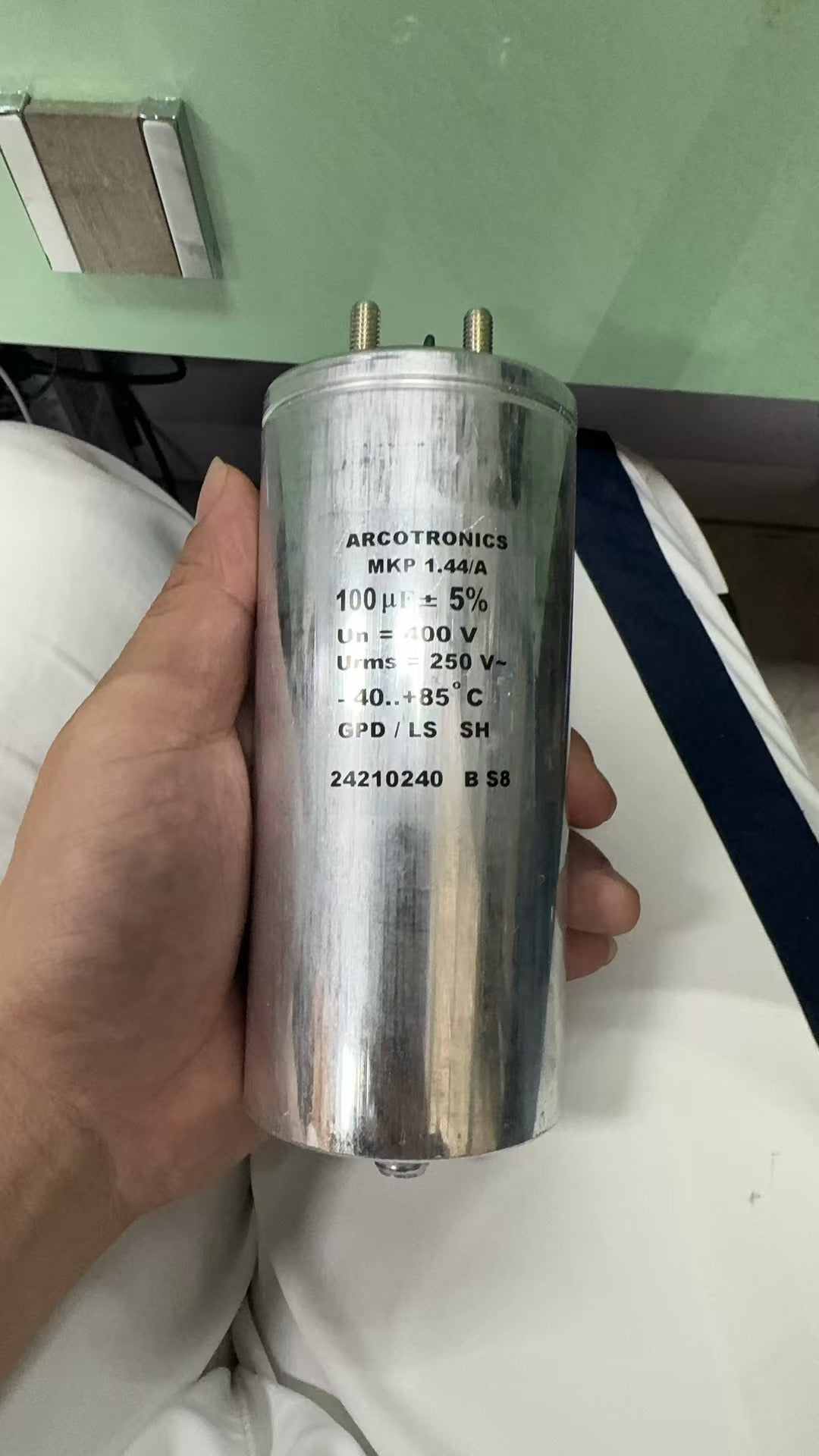 Capacitor de tornillo MKP ARCOTRONICS 1.44/A GPD/LS SH 14152486 E7 140*60 100μF 400V (3 piezas)