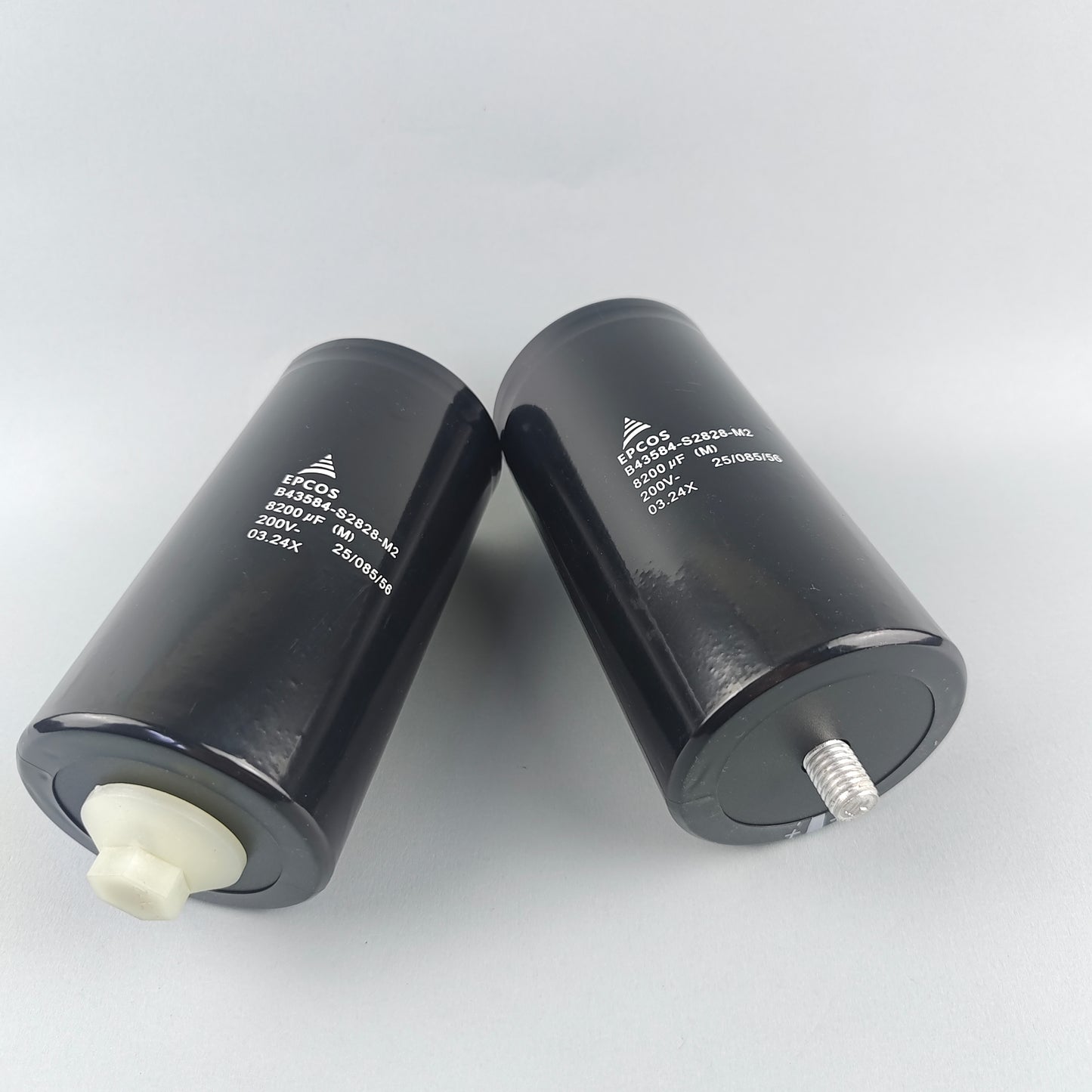 Condensador EPCOS B43584-S2828-M2 de 8200 UF y 200 V (12 unidades)