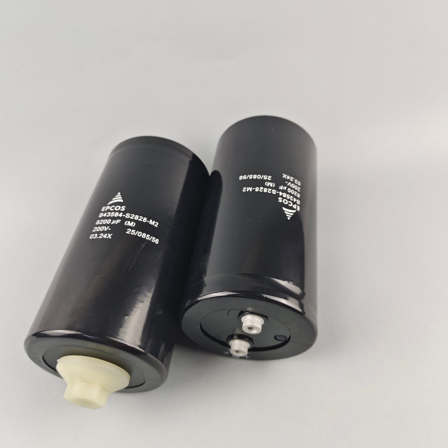 Condensador EPCOS B43584-S2828-M2 de 8200 UF y 200 V (12 unidades)